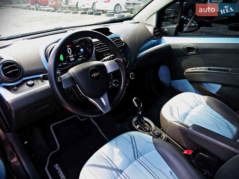 Хэтчбек Chevrolet Spark EV 2013 в Черкассах
