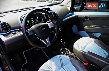 Хэтчбек Chevrolet Spark EV 2013 в 