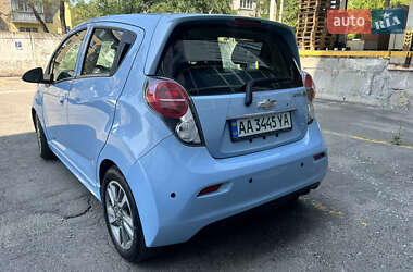 Хетчбек Chevrolet Spark EV 2016 в 