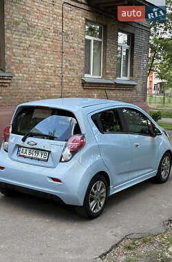Хетчбек Chevrolet Spark EV 2013 в 