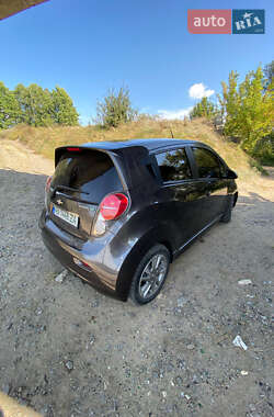 Хетчбек Chevrolet Spark EV 2013 в 