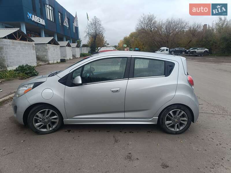 Хетчбек Chevrolet Spark EV 2016 в Рівному