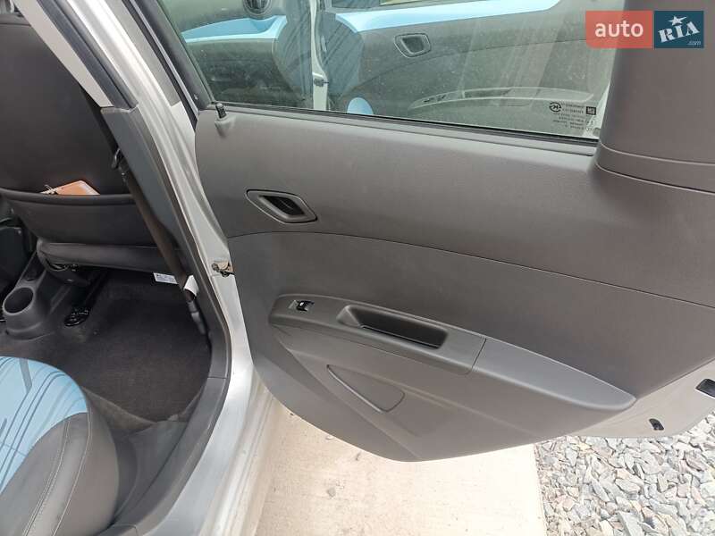 Хетчбек Chevrolet Spark EV 2016 в Рівному