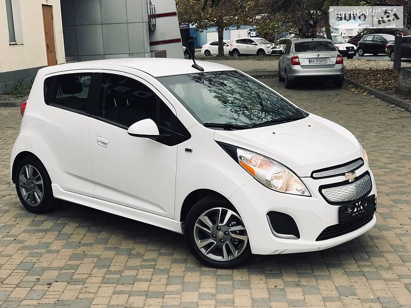 Хэтчбек Chevrolet Spark 2015 в 