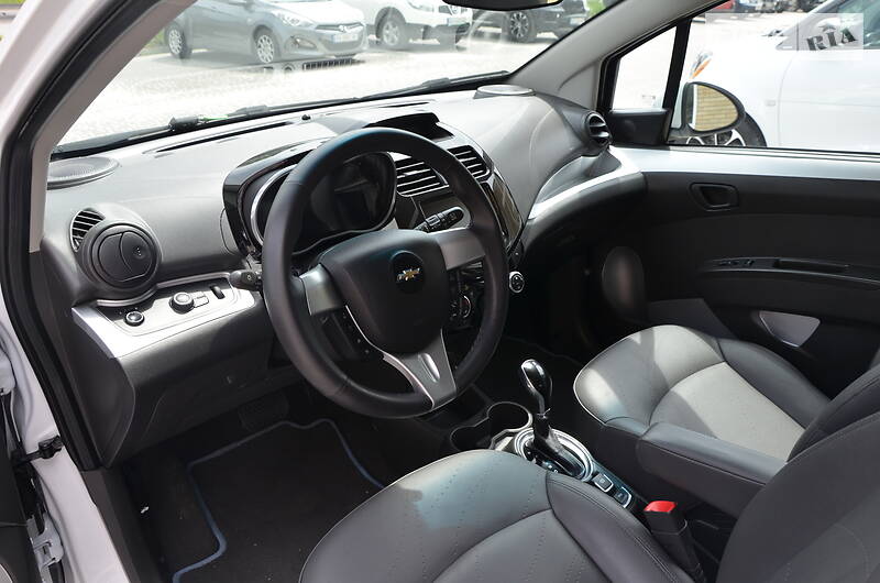 Хетчбек Chevrolet Spark 2015 в Харкові