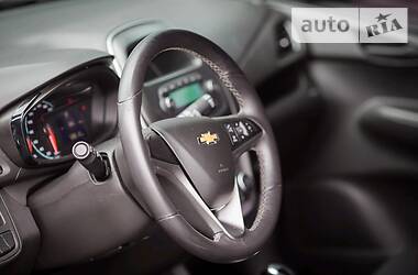 Хэтчбек Chevrolet Spark 2017 в 