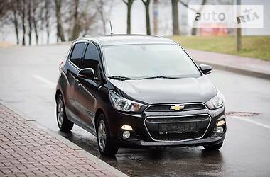 Хэтчбек Chevrolet Spark 2017 в 