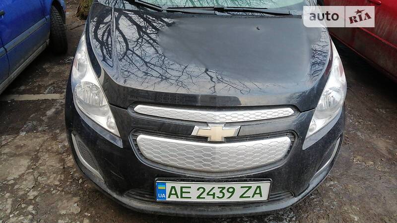 Хетчбек Chevrolet Spark 2015 в Дніпрі