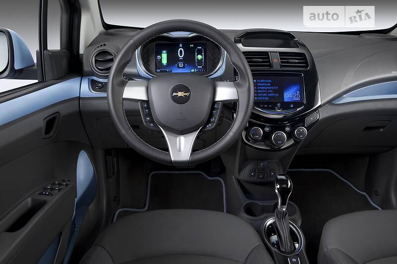 Хетчбек Chevrolet Spark 2015 в Дніпрі