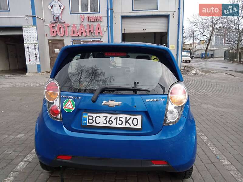 Хэтчбек Chevrolet Spark 2011 в Львове