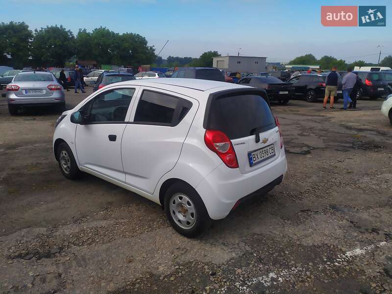 Хэтчбек Chevrolet Spark 2014 в Хмельницком