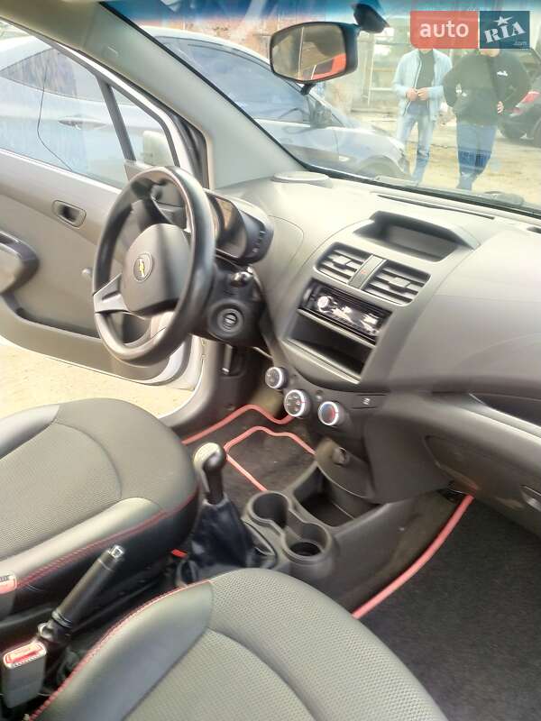 Хэтчбек Chevrolet Spark 2014 в Хмельницком