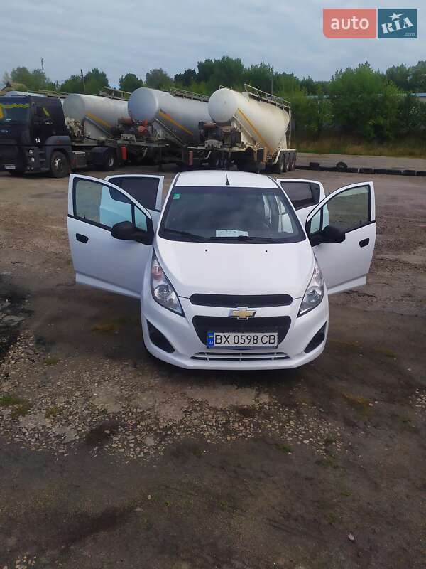 Хэтчбек Chevrolet Spark 2014 в Хмельницком