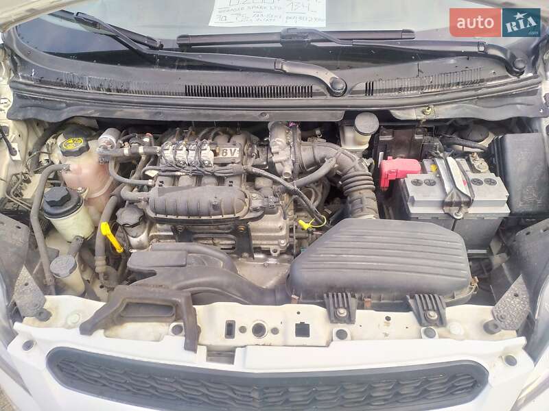 Хэтчбек Chevrolet Spark 2014 в Хмельницком