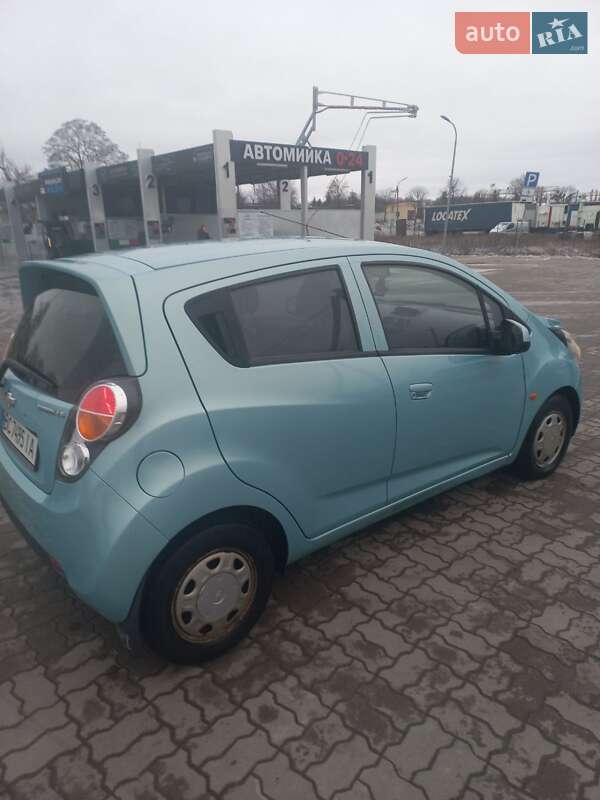 Хэтчбек Chevrolet Spark 2010 в Радехове