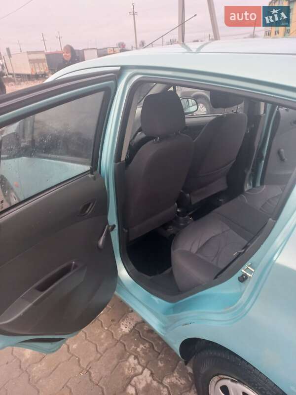 Хэтчбек Chevrolet Spark 2010 в Радехове