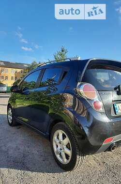 Хэтчбек Chevrolet Spark 2011 в 