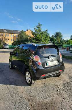 Хэтчбек Chevrolet Spark 2011 в 