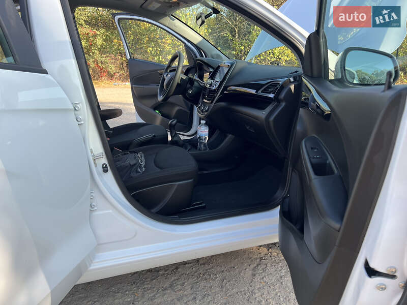 Хетчбек Chevrolet Spark 2018 в Дніпрі