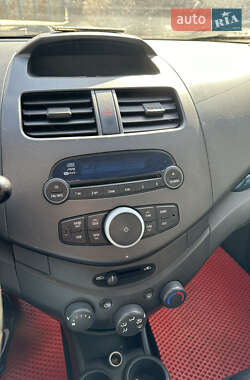 Хэтчбек Chevrolet Spark 2010 в 