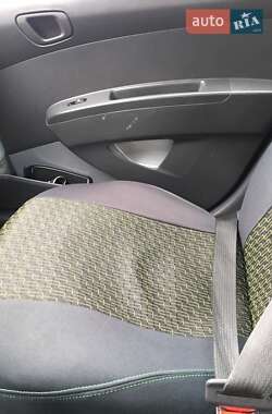 Хетчбек Chevrolet Spark 2013 в Чернівцях