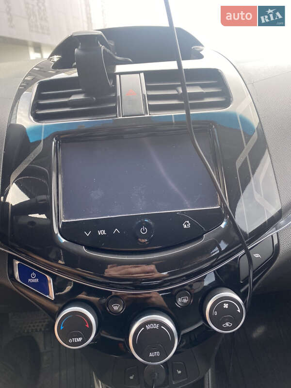 Хэтчбек Chevrolet Spark 2016 в Ровно