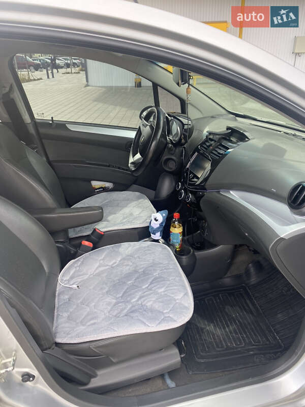 Хэтчбек Chevrolet Spark 2016 в Ровно
