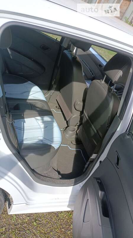 Хэтчбек Chevrolet Spark 2015 в Киеве фото 11 Хэтчбек Chevrolet Spark 2015 в Киеве