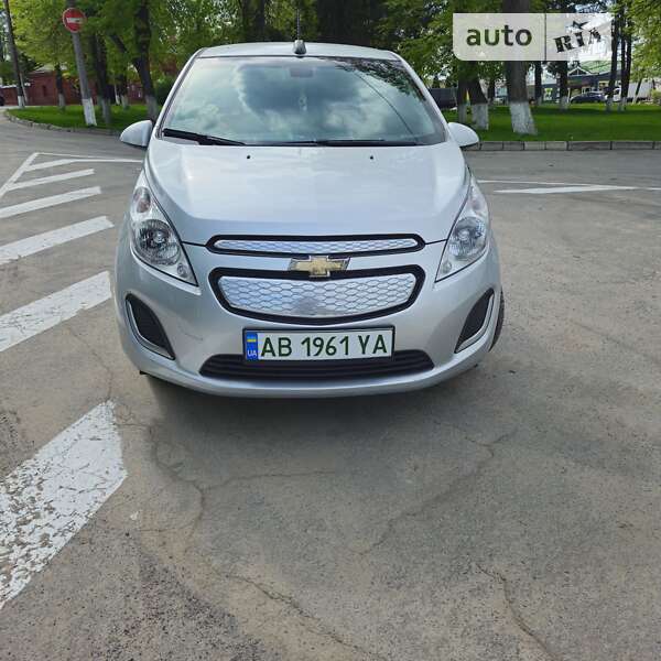 Хетчбек Chevrolet Spark 2016 в Вінниці