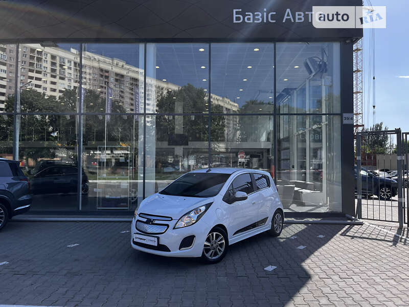 Хетчбек Chevrolet Spark 2013 в Одесі