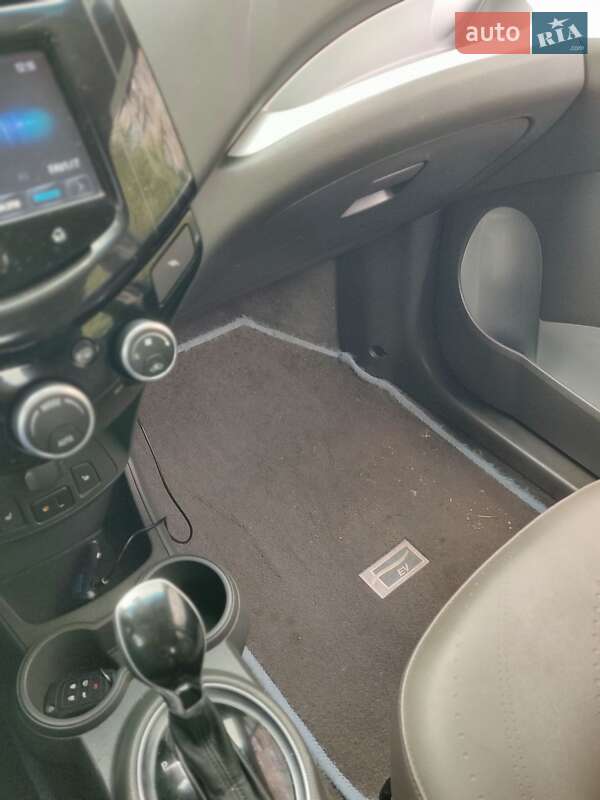 Хэтчбек Chevrolet Spark 2015 в Одессе