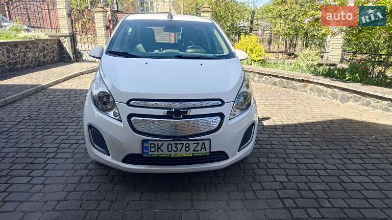 Хэтчбек Chevrolet Spark 2015 в Ровно