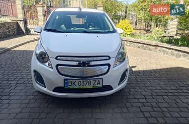 Хетчбек Chevrolet Spark 2015 в 