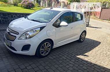 Хетчбек Chevrolet Spark 2015 в Рівному