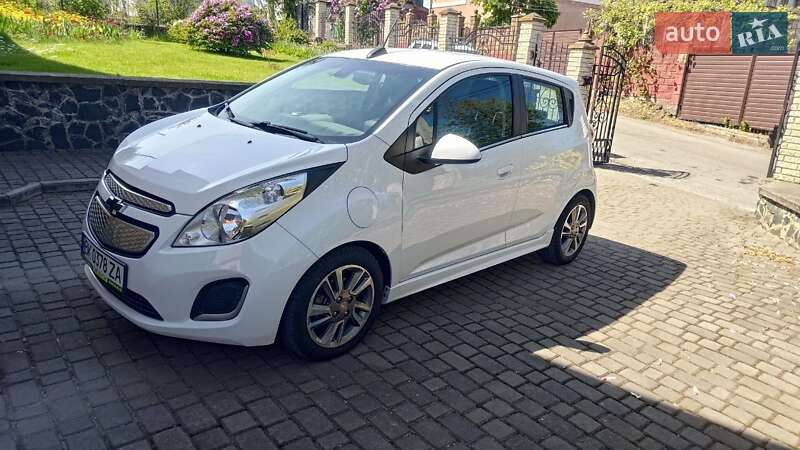 Хетчбек Chevrolet Spark 2015 в 