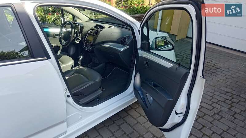 Хэтчбек Chevrolet Spark 2015 в Ровно