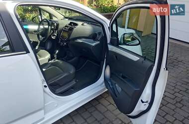 Хетчбек Chevrolet Spark 2015 в 