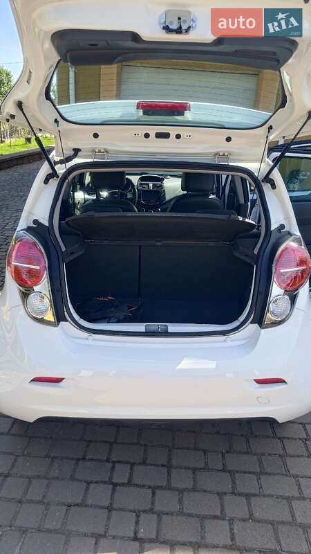 Хэтчбек Chevrolet Spark 2015 в Ровно