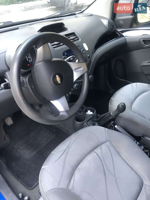 Хэтчбек Chevrolet Spark 2010 в Владимире
