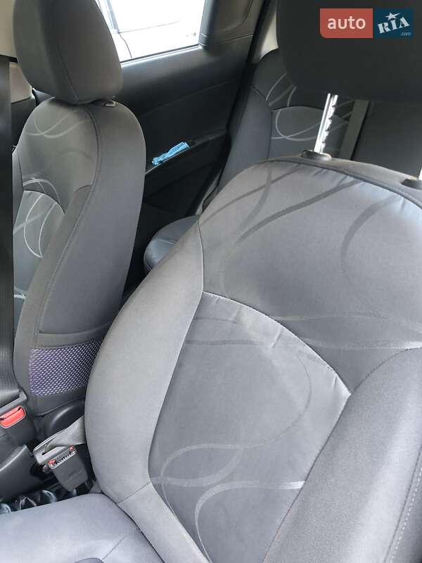 Хэтчбек Chevrolet Spark 2010 в Владимире