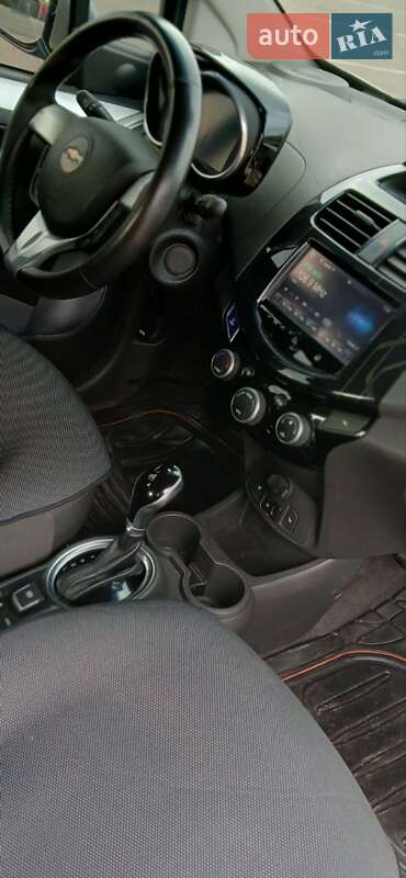 Хетчбек Chevrolet Spark 2016 в Кривому Розі