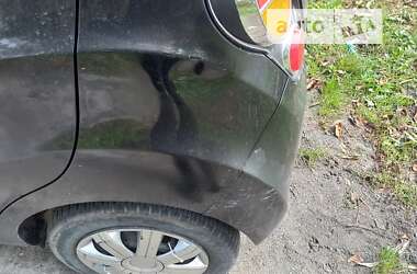 Хетчбек Chevrolet Spark 2010 в Звягелі