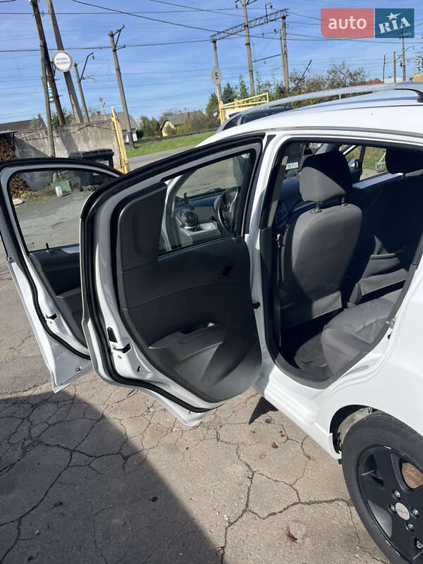 Хэтчбек Chevrolet Spark 2010 в Стрые