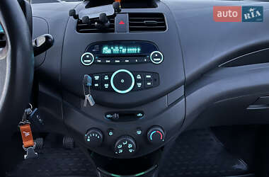 Хэтчбек Chevrolet Spark 2010 в 