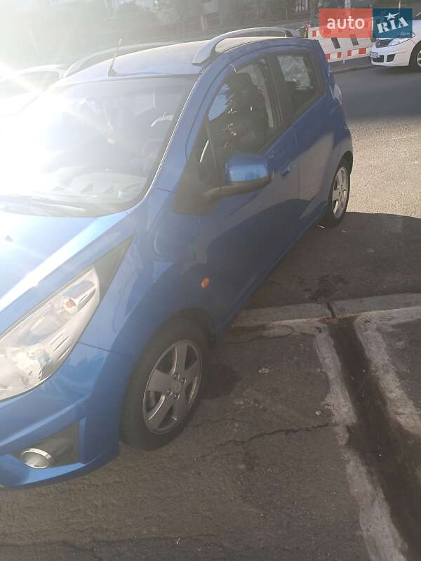 Хэтчбек Chevrolet Spark 2010 в Киеве
