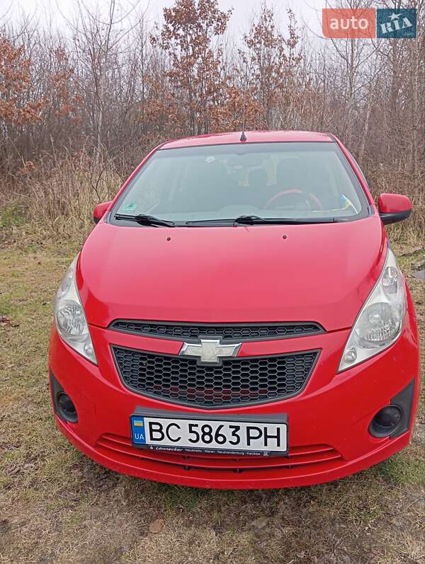 Хэтчбек Chevrolet Spark 2011 в 