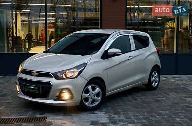 Хетчбек Chevrolet Spark 2015 в Києві