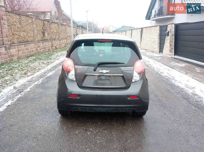 Хэтчбек Chevrolet Spark 2014 в Тернополе