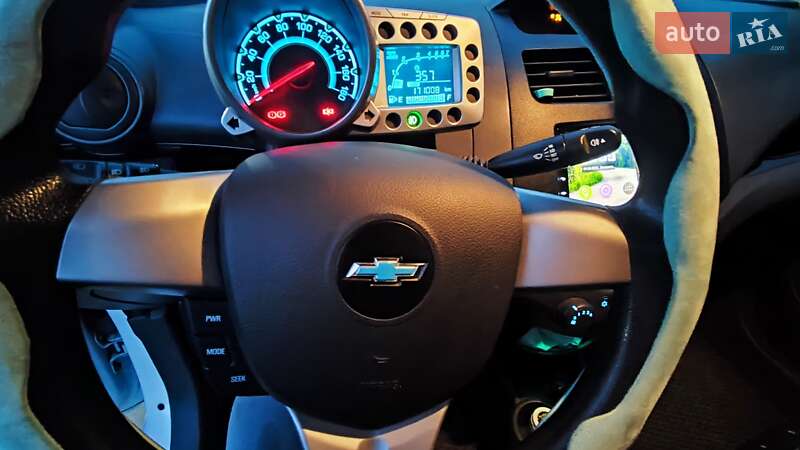 Хетчбек Chevrolet Spark 2012 в Южноукраїнську
