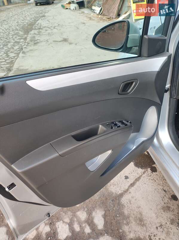 Хетчбек Chevrolet Spark 2016 в Житомирі фото 11 Хетчбек Chevrolet Spark 2016 в Житомирі